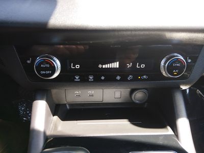 2025 Mitsubishi Outlander - Photo 19