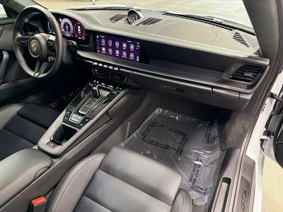 2025 Porsche 911 — photo 14 view