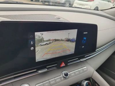 2024 Hyundai Elantra — photo 21 view