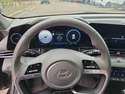 2024 Hyundai Elantra — photo 17 view