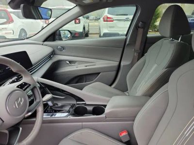 2024 Hyundai Elantra — photo 12 view