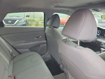 2024 Hyundai Elantra — photo 30 view