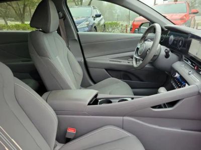 2024 Hyundai Elantra — photo 34 view