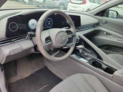2024 Hyundai Elantra — photo 11 view
