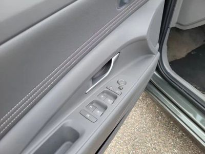 2024 Hyundai Elantra — photo 10 view