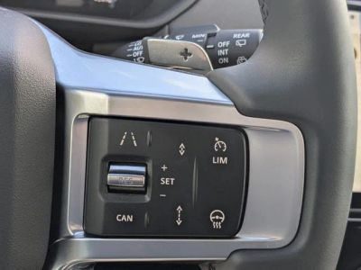 2025 Land Rover Discovery — photo 31 view