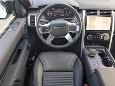 2025 Land Rover Discovery — photo 17 view