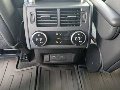 2025 Land Rover Discovery — photo 15 view