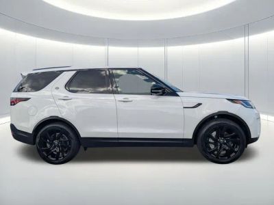 2025 Land Rover Discovery — interior view