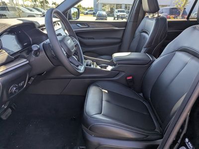 2026 Jeep Grand Cherokee — photo 13 view