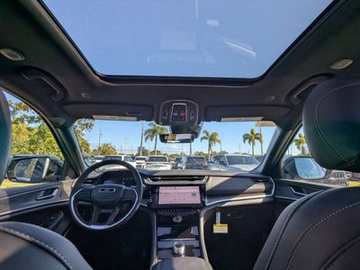 2026 Jeep Grand Cherokee — photo 10 view
