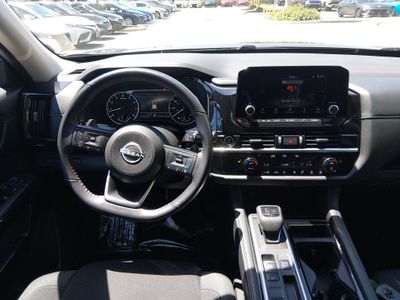 2024 Nissan Pathfinder — photo 12 view