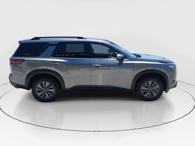2024 Nissan Pathfinder — photo 8 view