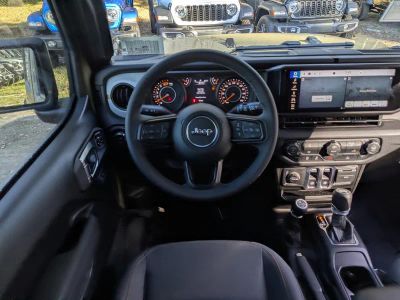 2026 Jeep Wrangler — photo 18 view