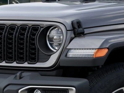 2026 Jeep Gladiator — photo 10 view