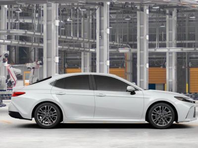 2026 Toyota Camry - Photo 14