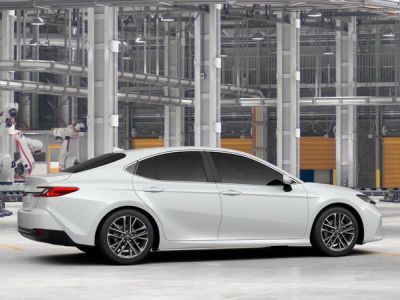 2026 Toyota Camry - Photo 13