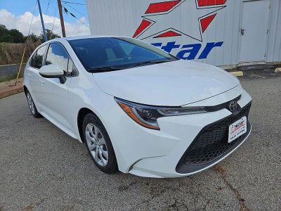 2021 Toyota Corolla LE in Super White — front three-quarter view