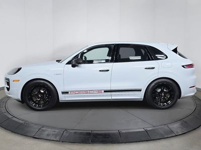 2026 Porsche Cayenne E-Hybrid - Photo 2