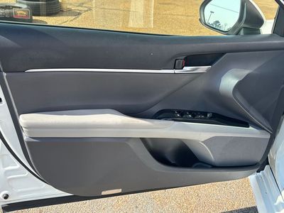 2018 Toyota Camry - Photo 5