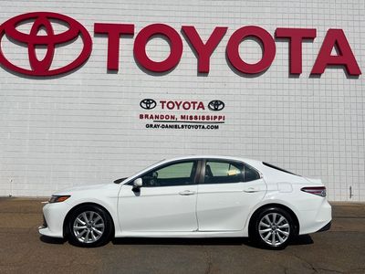 2018 Toyota Camry - Photo 2