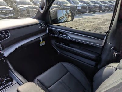 2026 Jeep Grand Wagoneer — photo 19 view