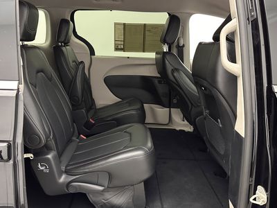 2024 Chrysler Pacifica - Photo 29