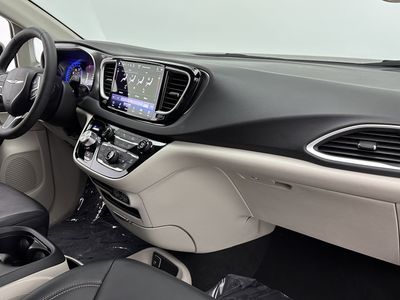 2024 Chrysler Pacifica - Photo 31
