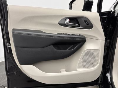 2024 Chrysler Pacifica - Photo 9