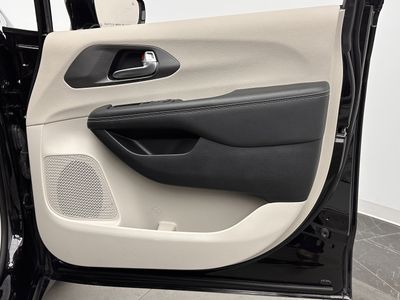 2024 Chrysler Pacifica - Photo 30