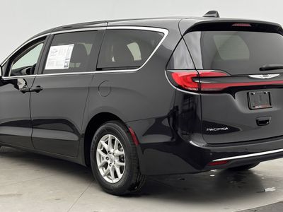 2024 Chrysler Pacifica - Photo 4