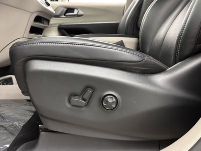 2024 Chrysler Pacifica - Photo 12