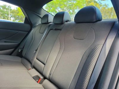 2023 Hyundai Elantra — photo 9 view