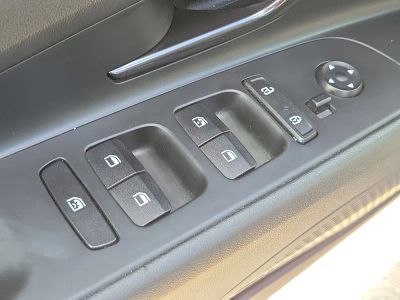 2023 Hyundai Elantra — photo 16 view