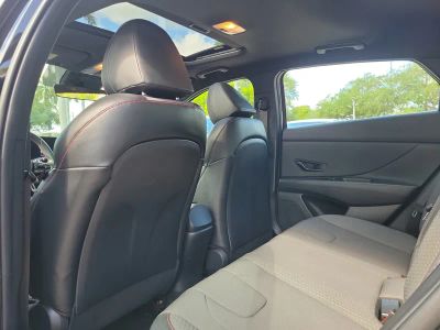 2023 Hyundai Elantra — photo 11 view