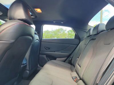2023 Hyundai Elantra — photo 10 view