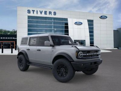 2026 Ford Bronco Outer Banks in Avalanche Gray — front three-quarter view