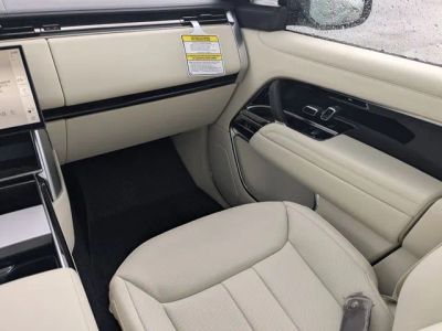 2026 Land Rover Range Rover — photo 17 view
