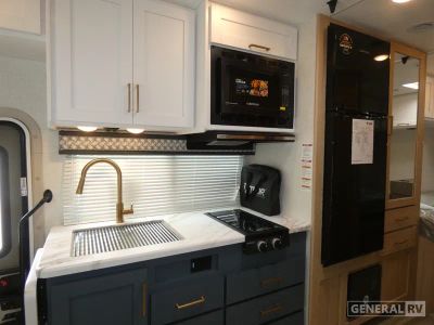 2026 Thor Motor Coach Quantum SE — photo 7 view