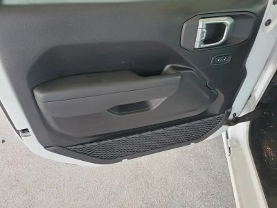 2026 Jeep Wrangler — photo 14 view