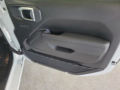 2026 Jeep Wrangler — photo 13 view