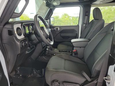 2026 Jeep Wrangler — photo 17 view