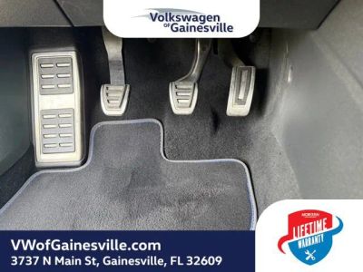 2022 Volkswagen Golf R — photo 28 view