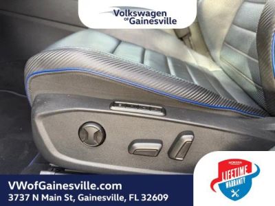 2022 Volkswagen Golf R — photo 18 view