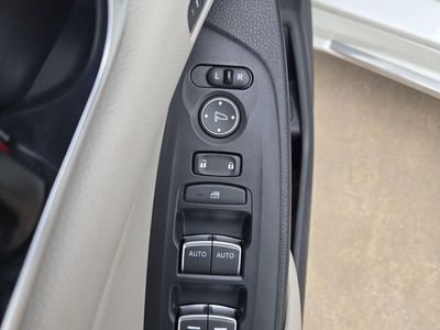 2019 Honda Accord Hybrid Touring Sedan - Photo 13