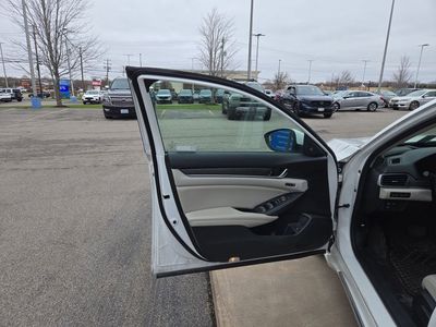 2019 Honda Accord Hybrid Touring Sedan - Photo 12