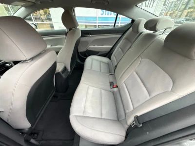 2017 Hyundai Elantra - Photo 8