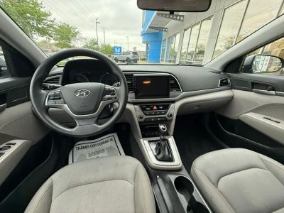 2017 Hyundai Elantra - Photo 6