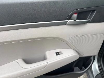2017 Hyundai Elantra - Photo 31