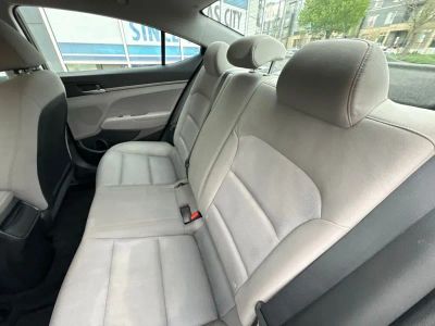 2017 Hyundai Elantra - Photo 29
